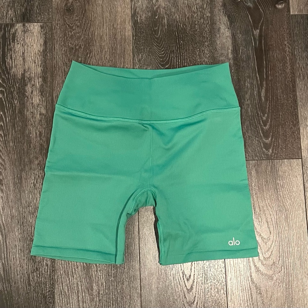 Alo Yoga Ribbed Green Favorite Shorts, Size M